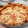 Пицца с курицей, овощами и моцареллой 30 см в Romano по цене 1400