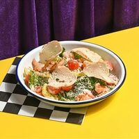 Салат Цезарь с креветками в Cheesemania