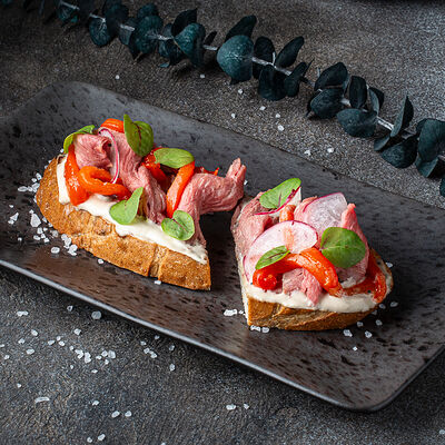 Брускетта с ростбифом в Изи Паб по цене 595 ₽