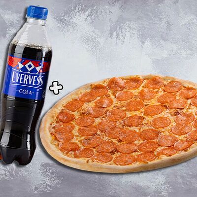 Пицца на выбор + Evervess Cola в Чао пицца по цене 850 ₽