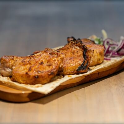 Шашлык из cвинoй корейки в Наш Лаваш по цене 465 ₽