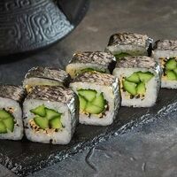 Ролл с огурцом в RED DRAGON SUSHI