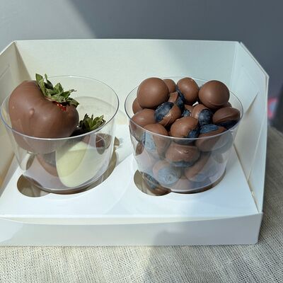 Набор клубника и голубика в шоколаде в Elinabuket по цене 1200 ₽