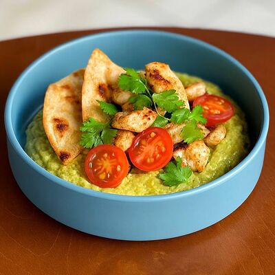 Хумус с курицей, томатами и роти в Брускетта по цене 650 ₽