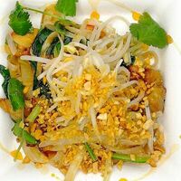 Пад тай с курицей в Bamboo