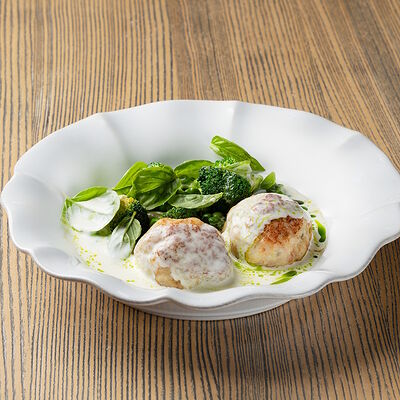 Котлеты из щуки с зелеными овощами в Онегин дача по цене 1190 ₽