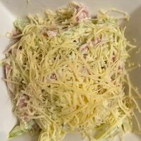 Салат с ветчиной и сыром в Кафе Южное