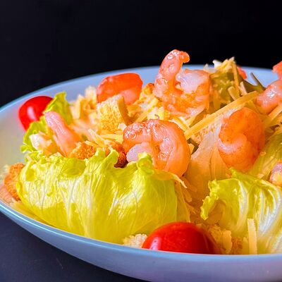 Салат Цезарь с креветками в SAAG Cafe по цене 835 ₽