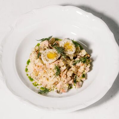 Оливье с мортаделлой в Эклерная по цене 490 ₽