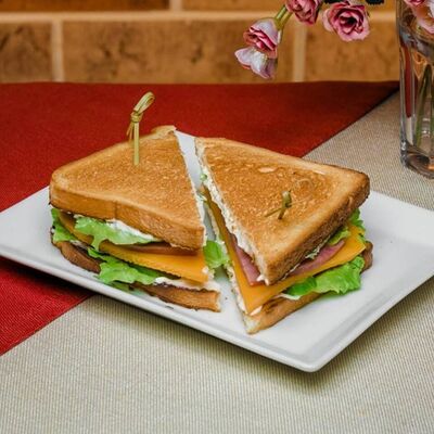 Сэндвич с ветчиной и сыром в Пепперони по цене 270 ₽