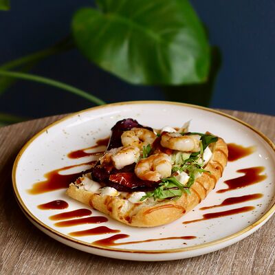 Брускетта с креветками в Локация кофе по цене 530 ₽