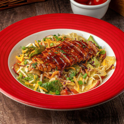 Салат куриный барбекю в T.G.I. Friday's по цене 21 р.