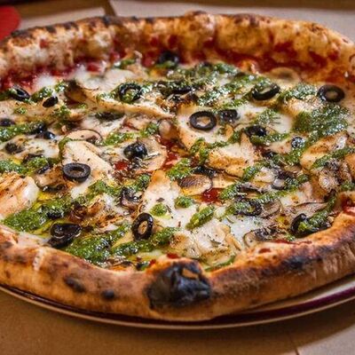 Пицца Поло Песто в Мама Рома по цене 585 ₽