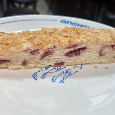 Наполеон с вишней в Anchovy’s Club по цене 590 ₽