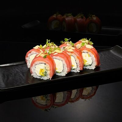 Ролл с такуаном в тунце в Бейкер суши по цене 838 ₽