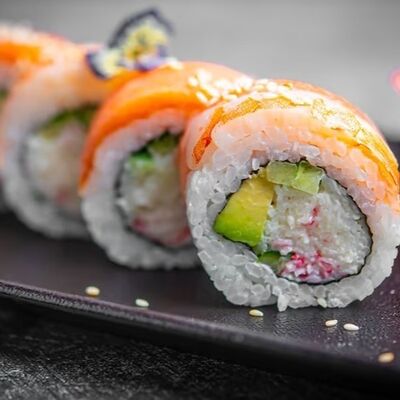 Маки Гейша в Uchu Sushi Yaki по цене 859 ₽