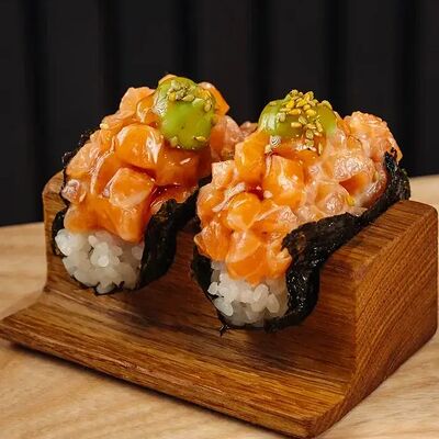 Суши тако Лосось спайси в Tsunami по цене 750 ₽