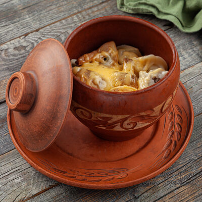 Пельмени в Горшочке с Грибами и сыром в Трапезная по цене 690 ₽