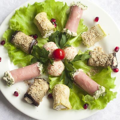 Ассорти из рулетиков Застолье в Лесная поляна по цене 1100 ₽