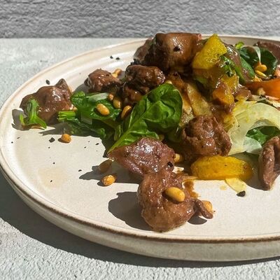 Теплый салат с куриной печенью в Максима Пицца по цене 820 ₽