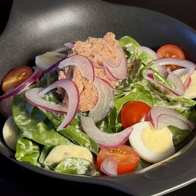 Салат с тунцом в Дом купчихи Морозовой по цене 520 ₽