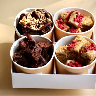 Брауни ассорти в наборе из 4 шт в Chocoton по цене 1900 ₽