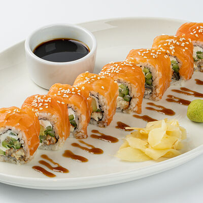 Ролл Филадельфия с лососем в Магадан по цене 890 ₽