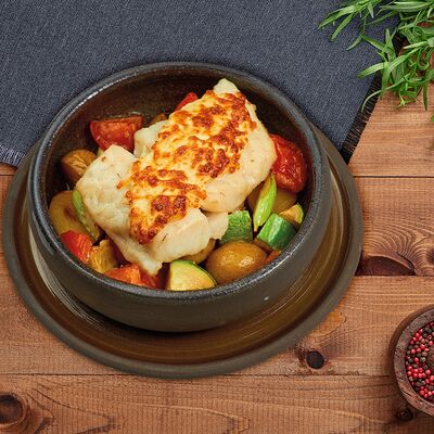 Судак, запеченный с овощами и сыром Сулугуни в Деда хинкали по цене 1320 ₽