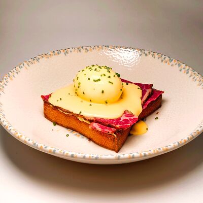 Бенедикт пастрами, мятый авокадо в I’m Thankful for Today по цене 870 ₽