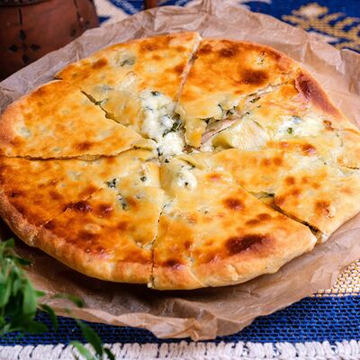 Хачапури со шпинатом в Кафе кавказской кухни Хурма по цене 465 ₽