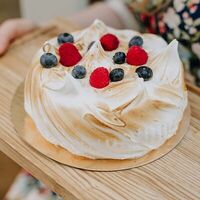 Торт Манго-маракуйя с меренгой в АндерСон