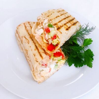 Шаурма с курицей в чесночном лаваше в Регистан Шаурма по цене 250 ₽