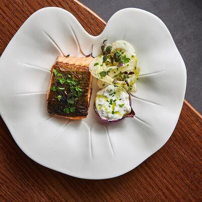 Стейк лосося с соусом дзадзики в Nautilus по цене 1840 ₽