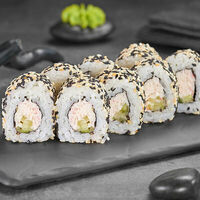 Ролл Калифорния в кунжуте в Суши Мастер