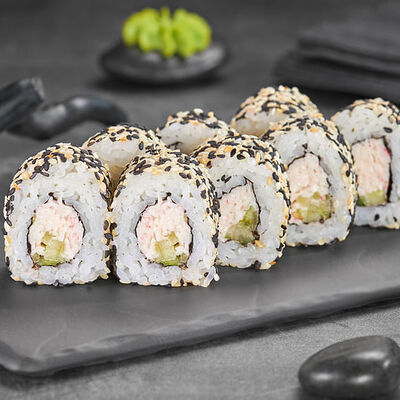 Ролл Калифорния в кунжуте в Суши Мастер по цене 299 ₽