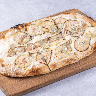 Пицца Груша и горгонзола в Мечтатели по цене 550 ₽