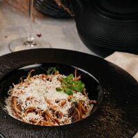 Спагетти с сочной телятиной и благородными белыми грибамив Hookah time