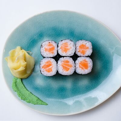 Ролл с лососем в Тэнкэй по цене 350 ₽