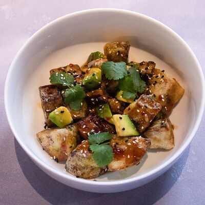 Хрустящие баклажаны с угрем и авокадо в One Special по цене 640 ₽