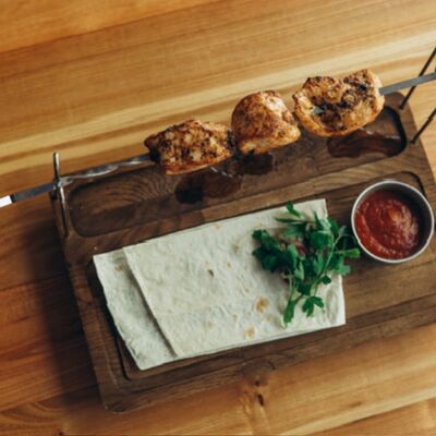 Шашлык из курицы в Мацони по цене 570 ₽