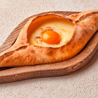 Хачапури Лодочка в Хачапури выпечка и вино по цене 590 ₽