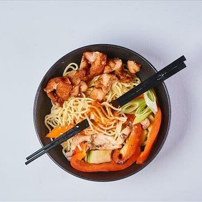 Рамен с курицей в свит-чили Max в ШоЗа Суши по цене 939 ₽