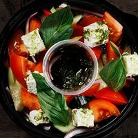 Греческий салат в Пхали и Хинкали