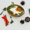 Натуральная свеча в кокосе с хвойными веточками в Дарите красиво по цене 2090