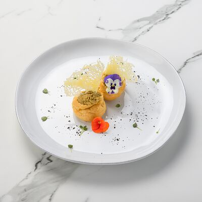 Профитроли с куриным паштетом в Bruni Prosecco Bar по цене 400 ₽