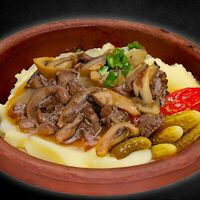 Бефстроганов из говядины с картофельным пюре в Пери Шашлыки