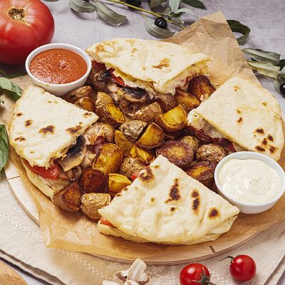 Скепасти Ветчина и грибыв Пицца и Скепасти по цене 740 ₽