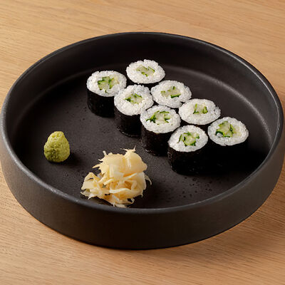 Маки с огурцом в Kenobi по цене 250 ₽