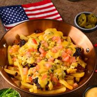 Заряженная картоха с копченой говядиной в American BBQ