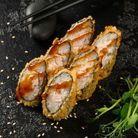 Маки темпура с копченой курицей и сыром в Суши Профи